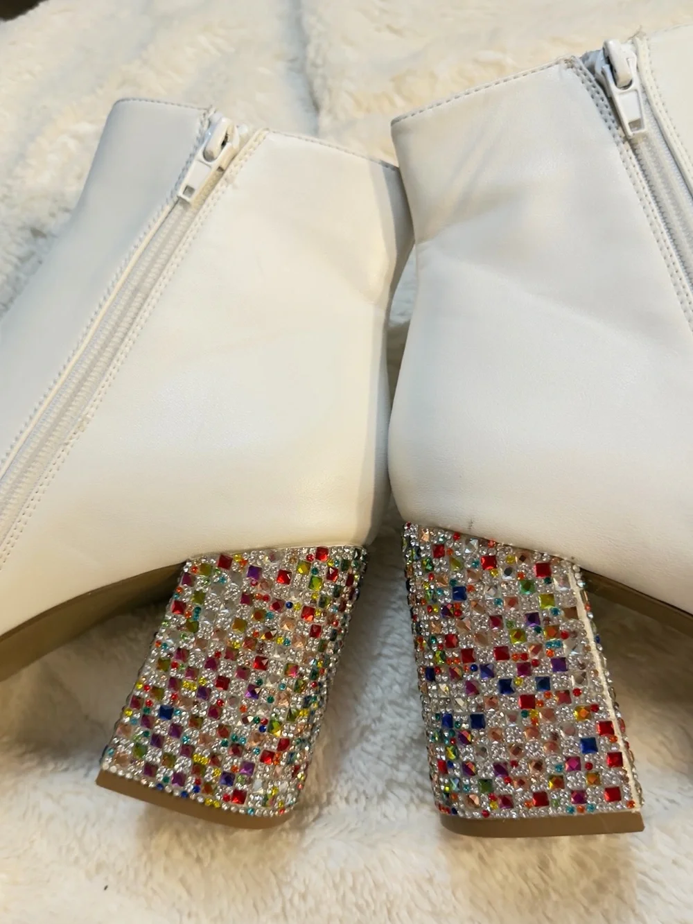Betsey Johnson Kassie White Ankle Boots Size 8.5- New!